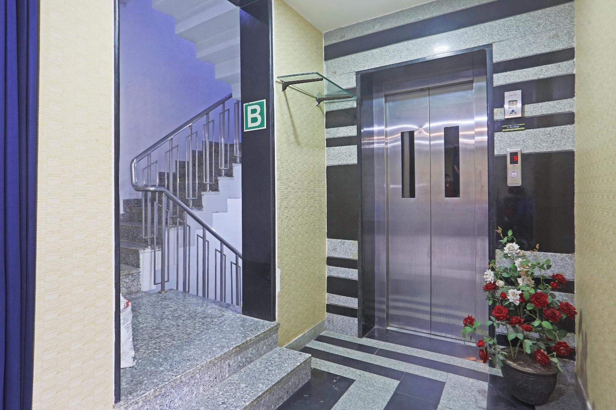 Hotel Aerostar Gold - Opposite Max Healthcare Delhi  Eksteriør bilde