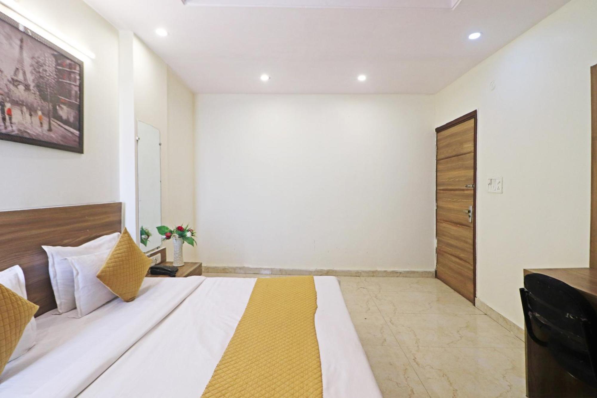 Hotel Aerostar Gold - Opposite Max Healthcare Delhi  Eksteriør bilde