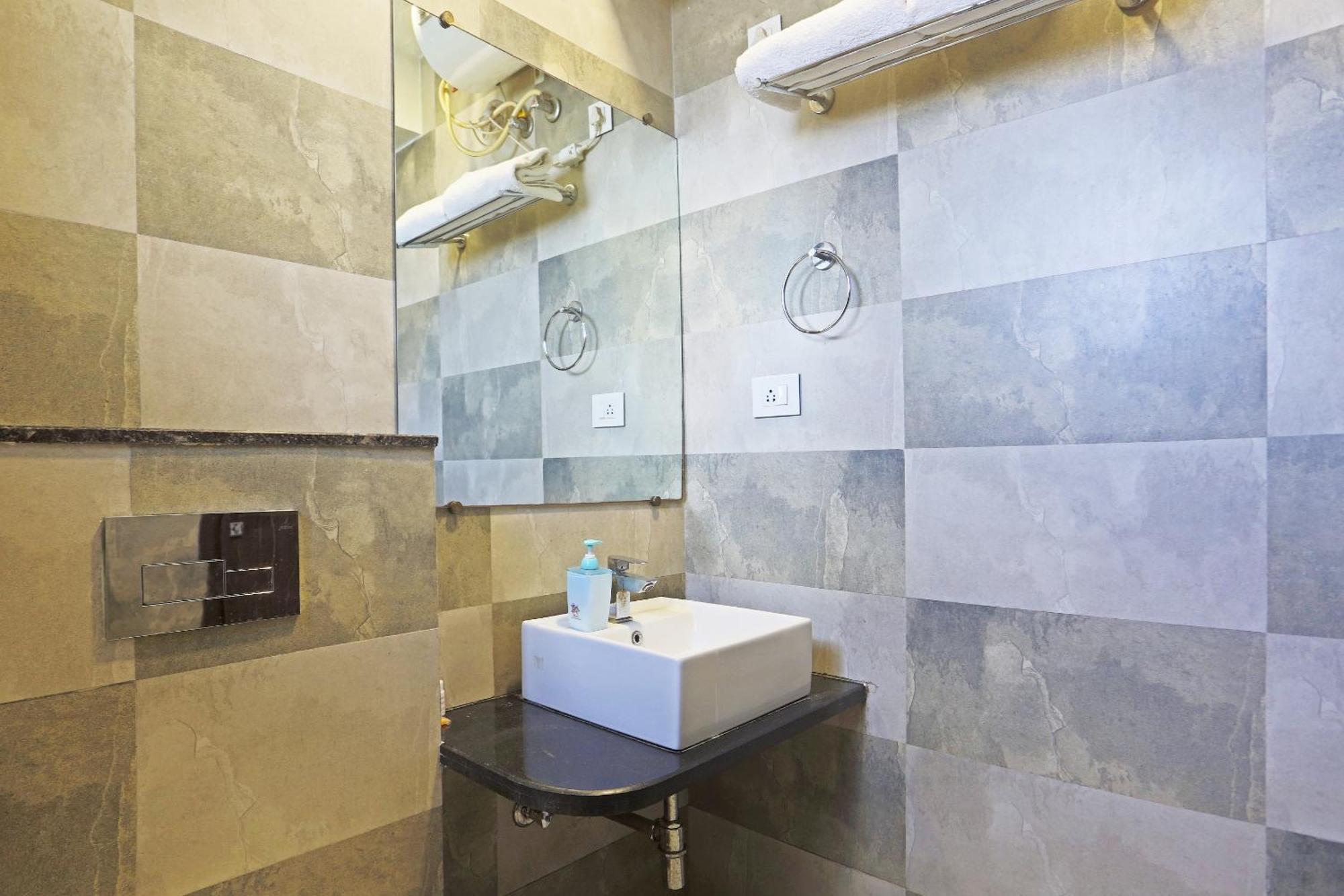 Hotel Aerostar Gold - Opposite Max Healthcare Delhi  Eksteriør bilde